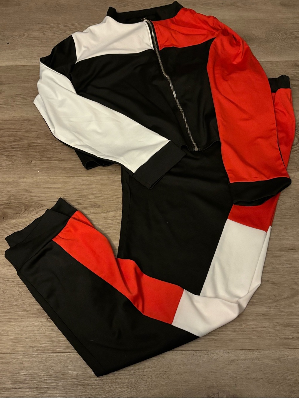 Source Unknown Black Red and White Colorblock Two-Piece Pantsuit
